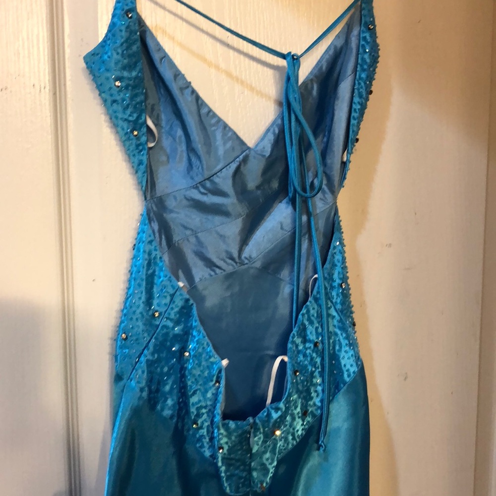 Dress - Picture 3 of 3